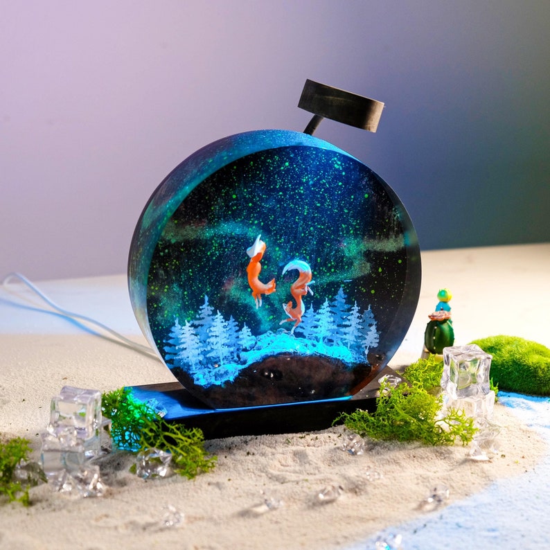 Dancing Fox Resin Lamp