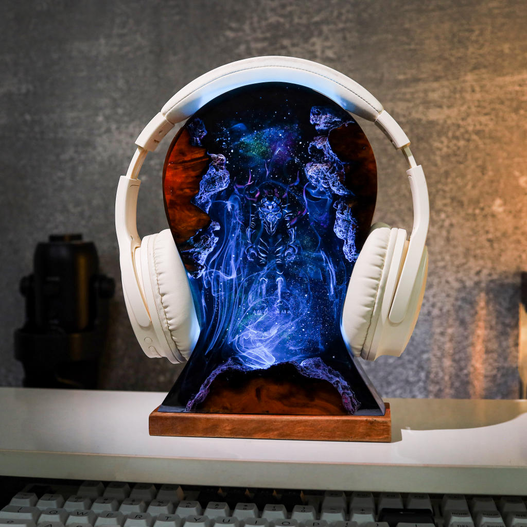 Beru Solo Leveling Headphone Stand Night Lamp