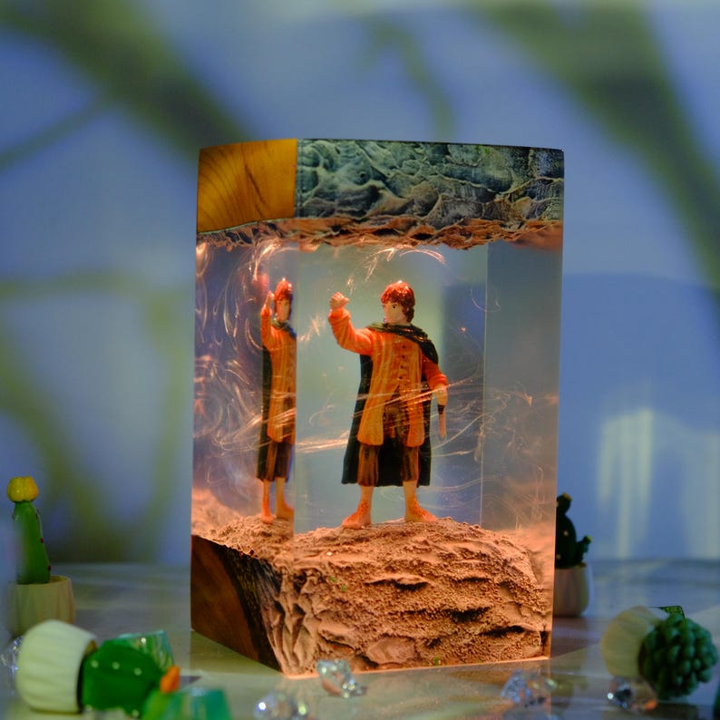 Hobbit Resin Lamp