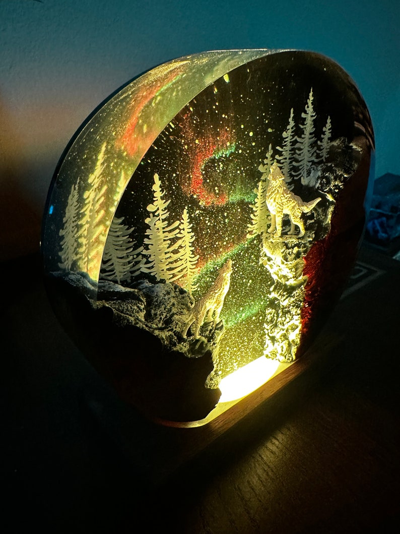 Silver Wolf Resin Lamp