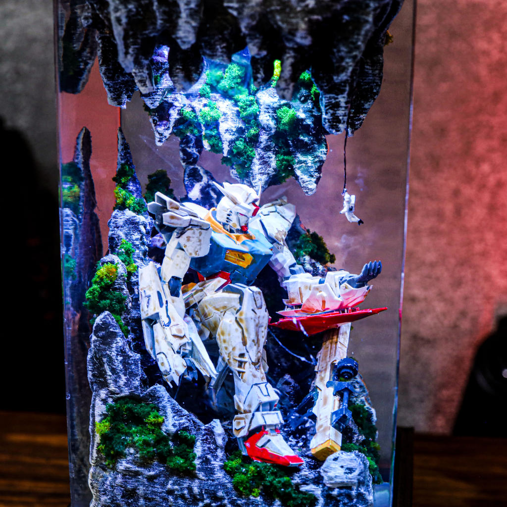 Broken Gundam Diorama Light Ver 2