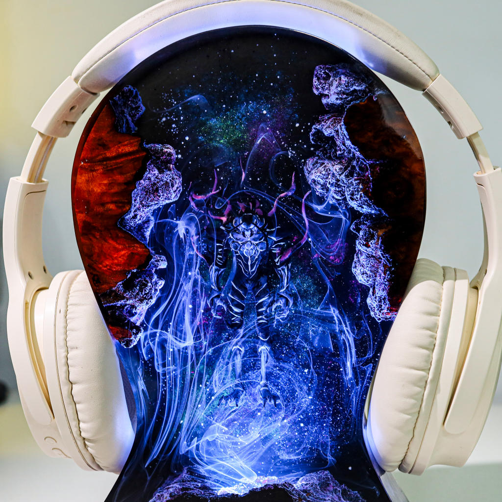 Beru Solo Leveling Headphone Stand Night Lamp