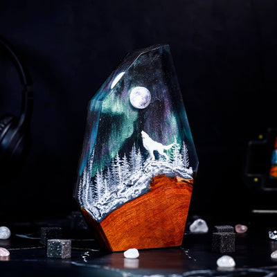 Howling Wolf Northern Lights Lamp