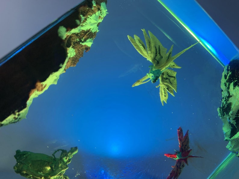 Robot vs Dragon Avatar 2 Lamp