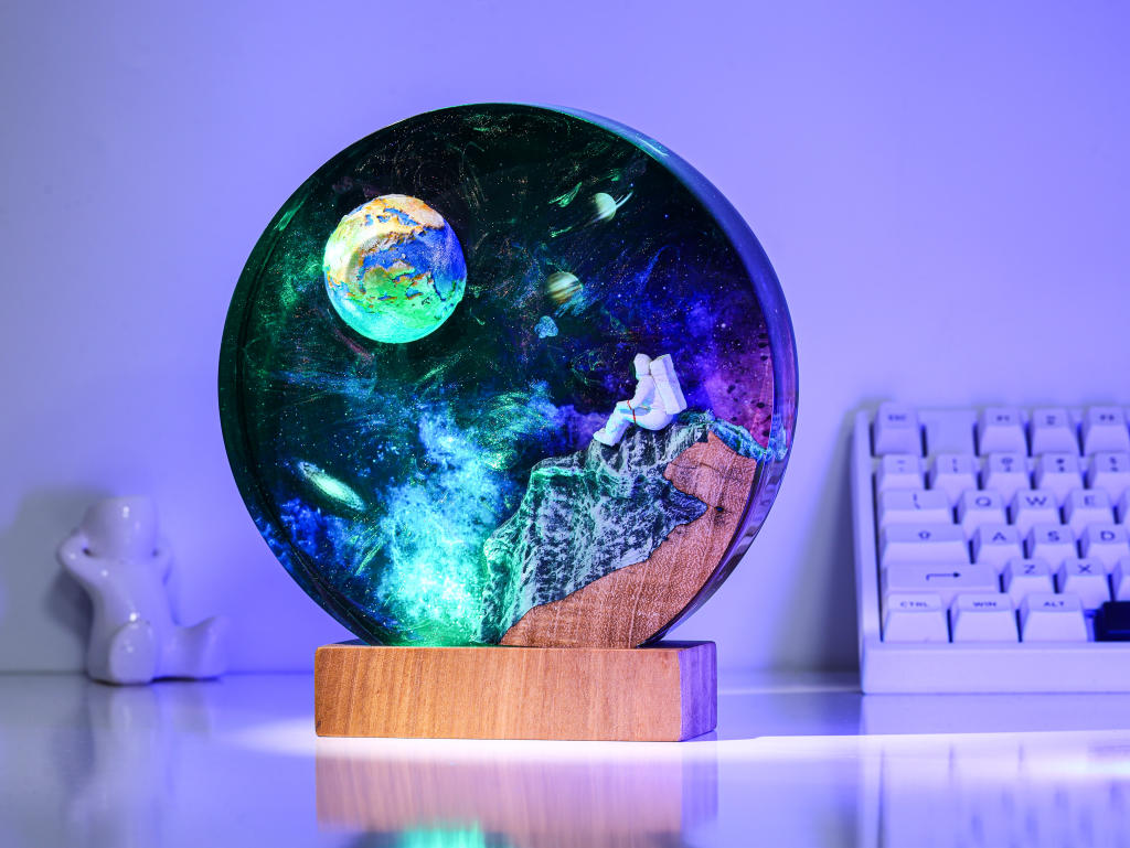 Infinity Light Epoxy Lamp