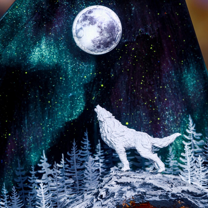 Howling Wolf Northern Lights Lamp