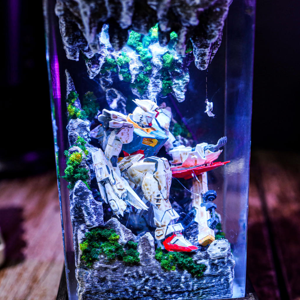 Broken Gundam Diorama Light Ver 2