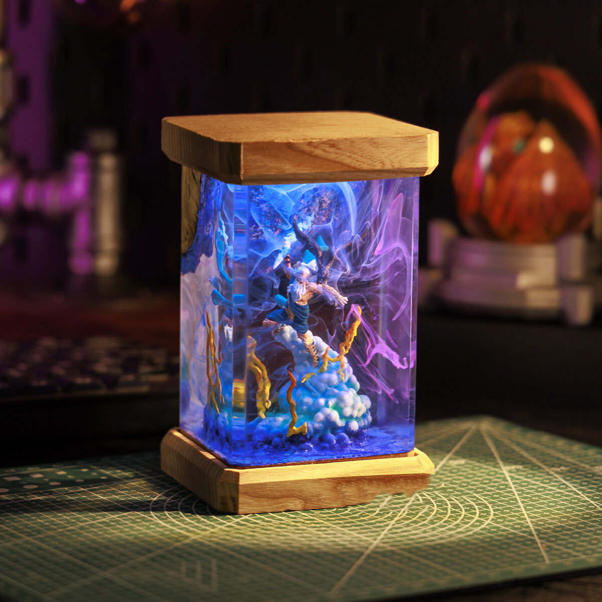 Zeus Marvel Resin Lamp