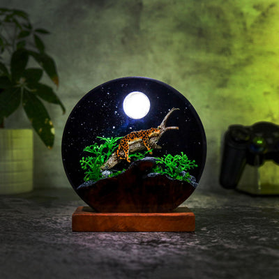 Circular Panther Resin Lamp