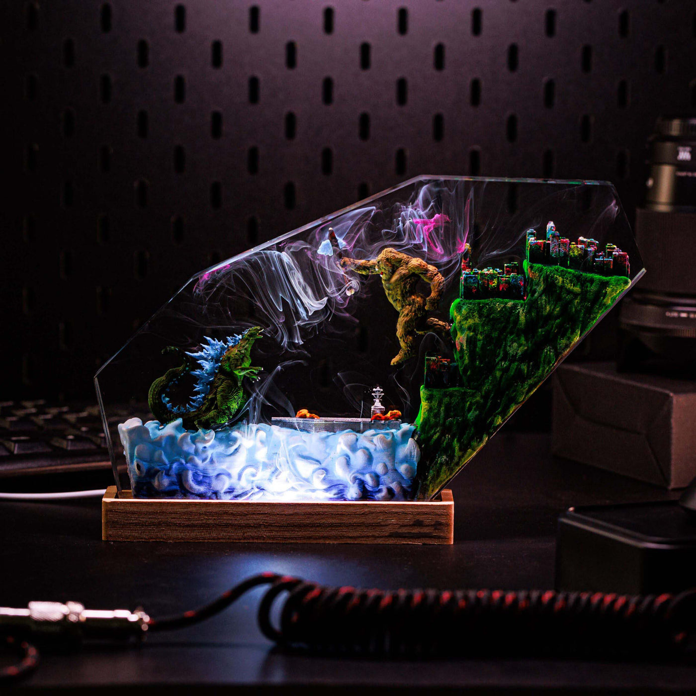 Godzilla x Kong Battle Resin Lamp: The New Empire Resin Lamp