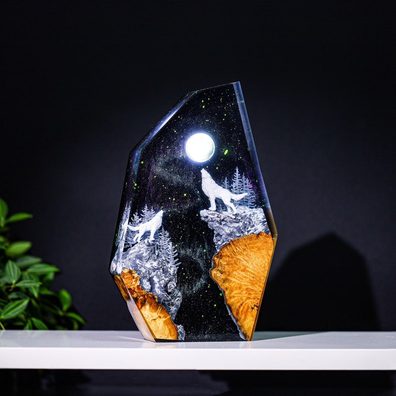 HUNTING MOON Howling Wolf Aurora Night Lamp