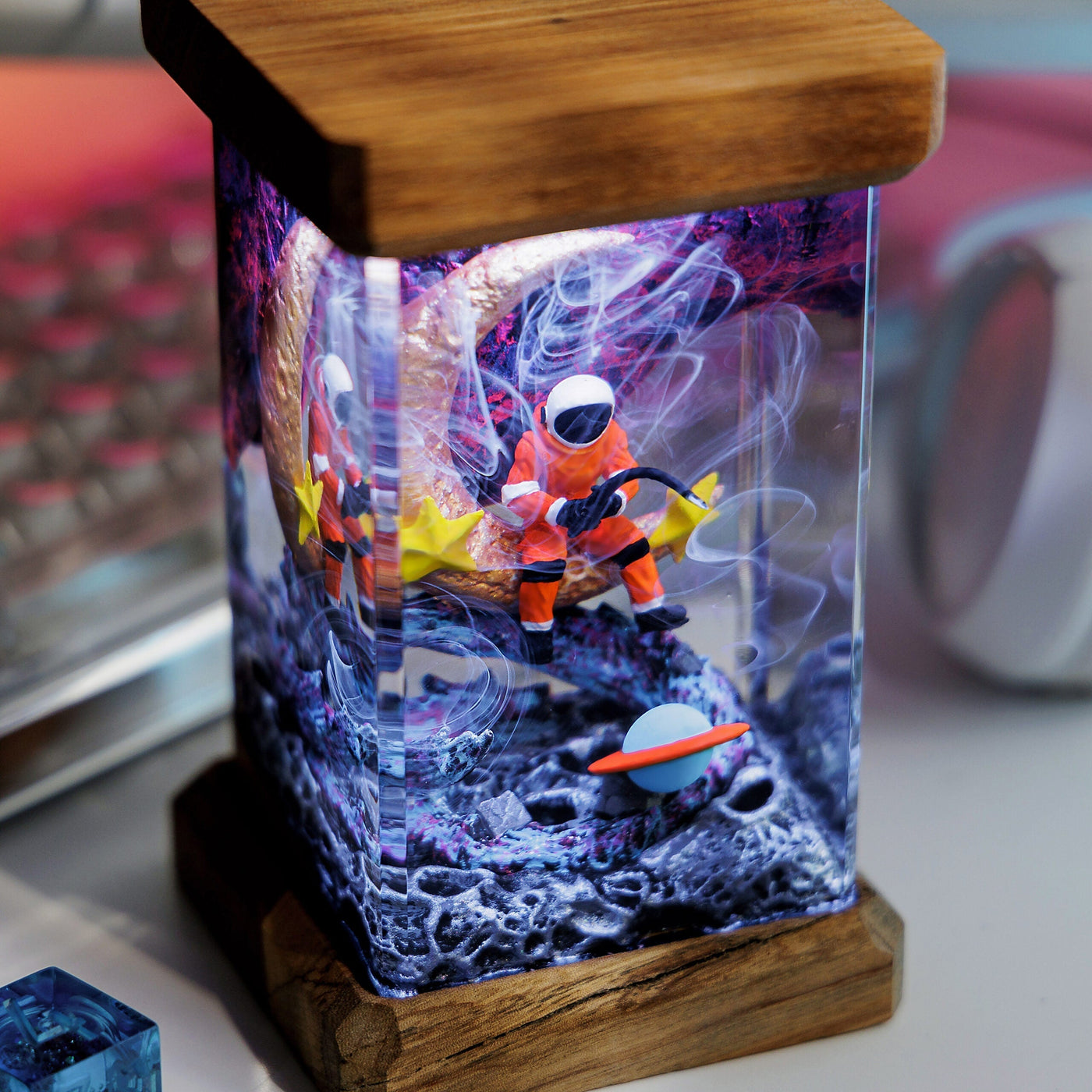 Astronaut on the Moon Resin Diorama Lamp 2