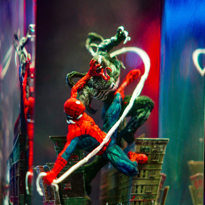 Spider-Man vs Venom Marvel Resin Lamp