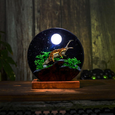 Circular Panther Resin Lamp