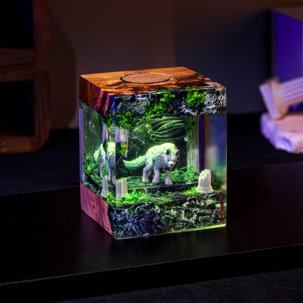 Hunting Wolf Night Light