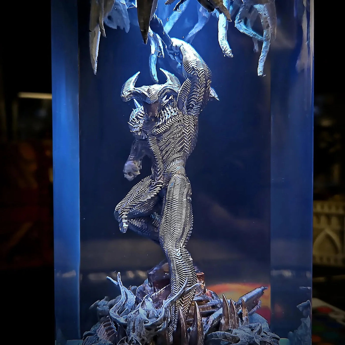 Steppenwolf DC Resin Lamp