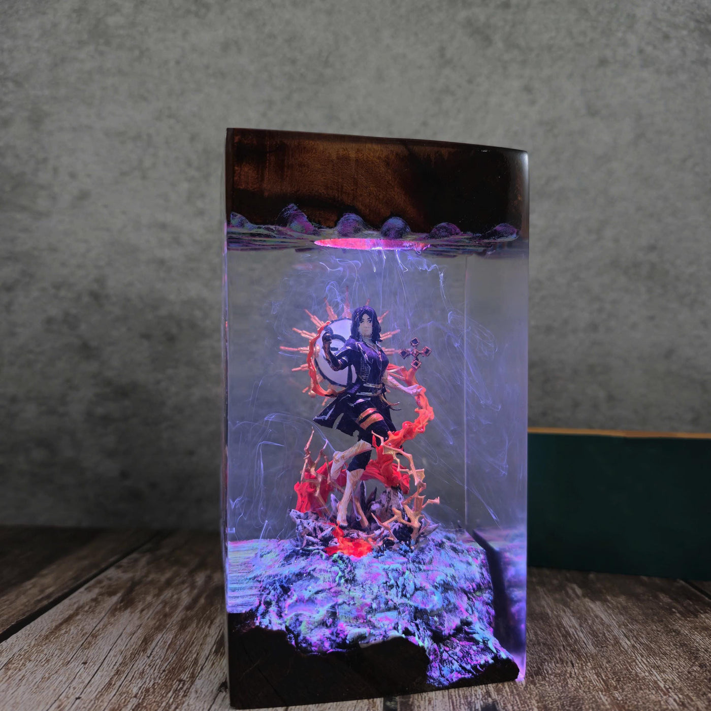 Lune Clair Obscur No 33 Resin Lamp