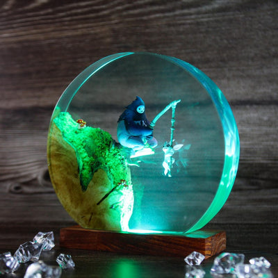 Shriek Resin Lamp