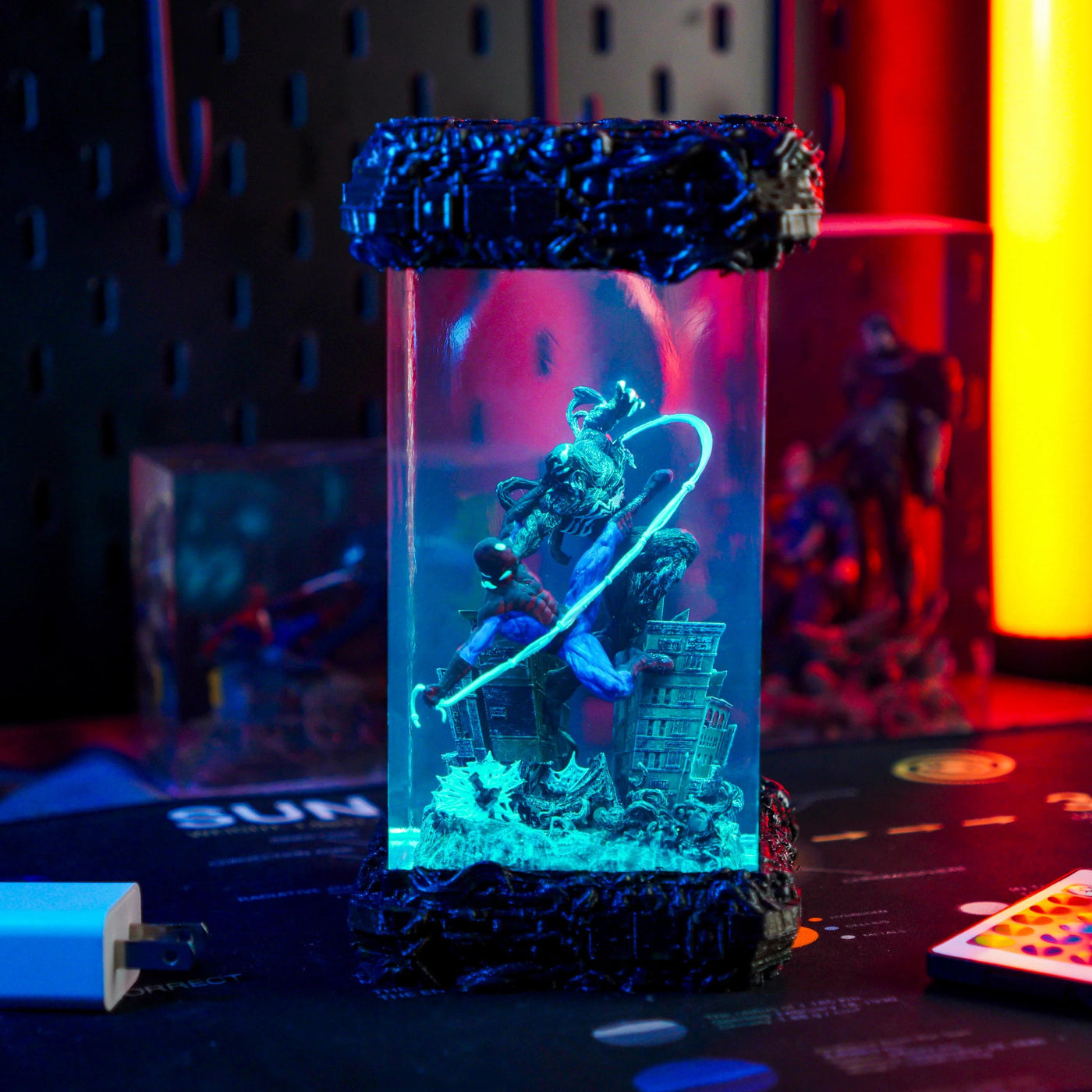 Spider-Man vs Venom Marvel Resin Lamp