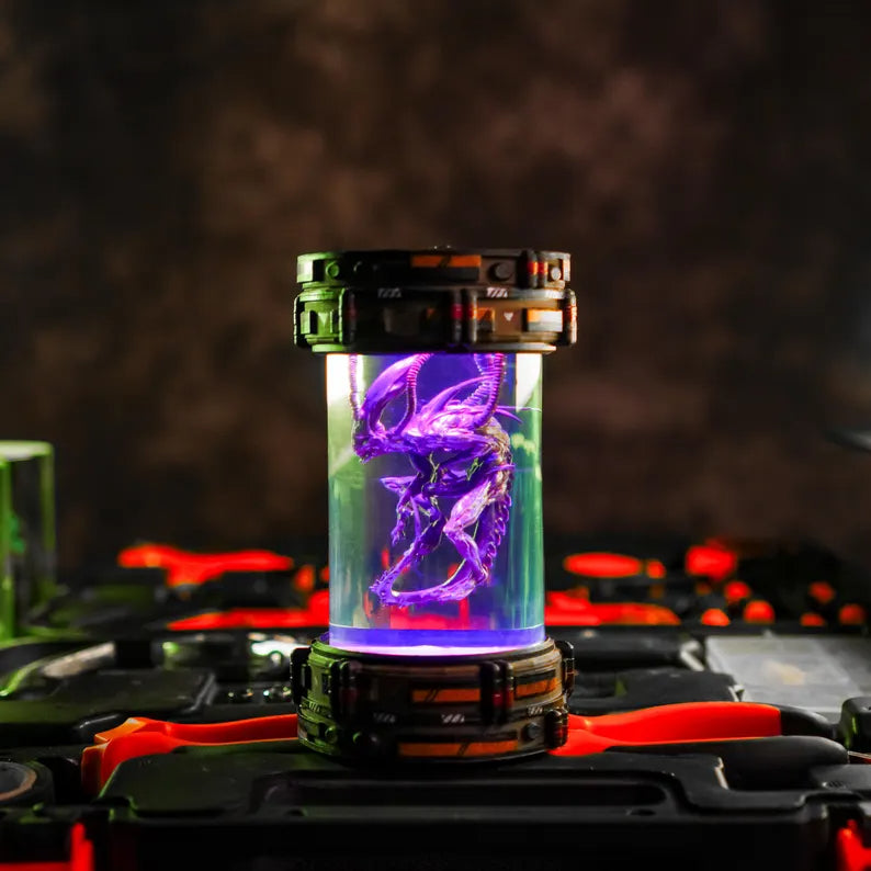 Queen Alien Resin Lamp