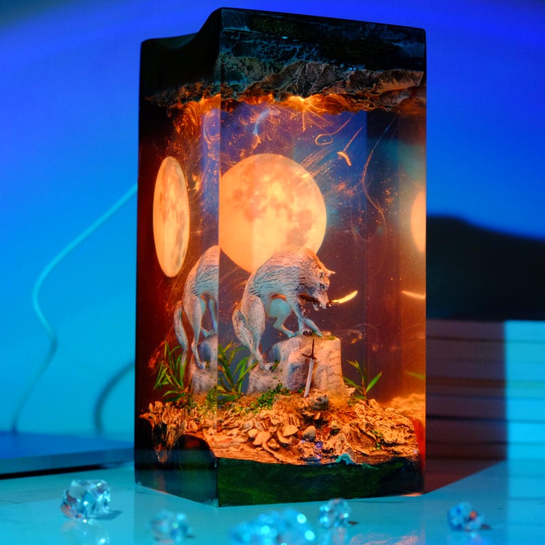 Fighting Wolf Resin Lamp