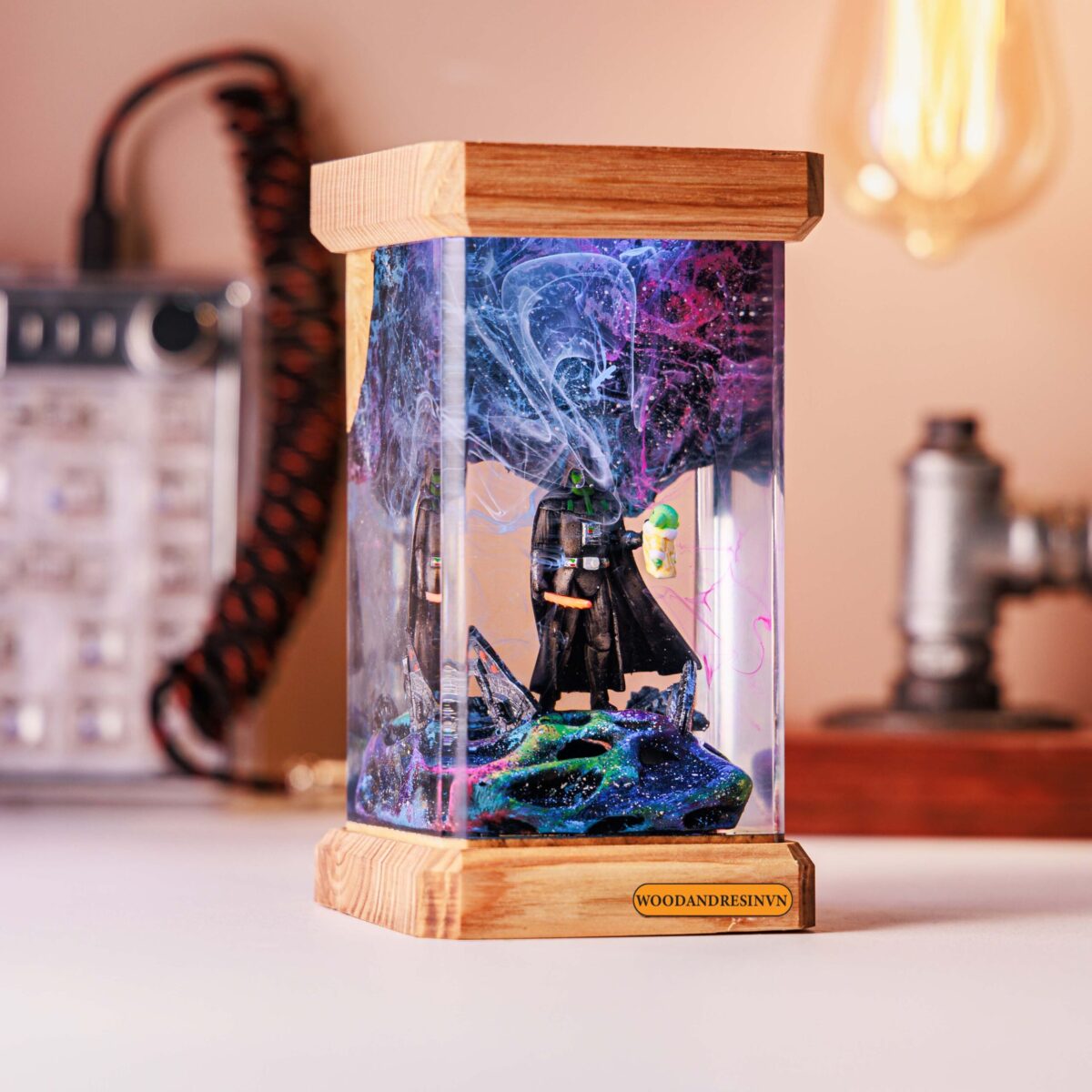 Primary Antagonist Resin Lamp