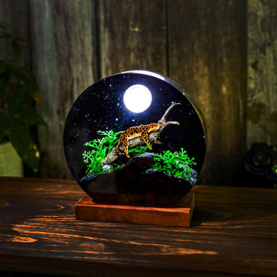 Circular Panther Resin Lamp