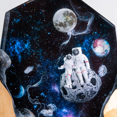 Astronauts in Galaxyspace Resin Lamp – Hexagon