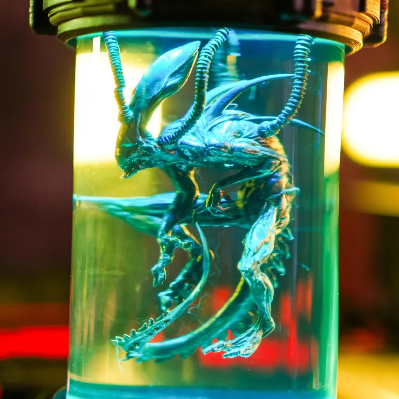 Queen Alien Resin Lamp