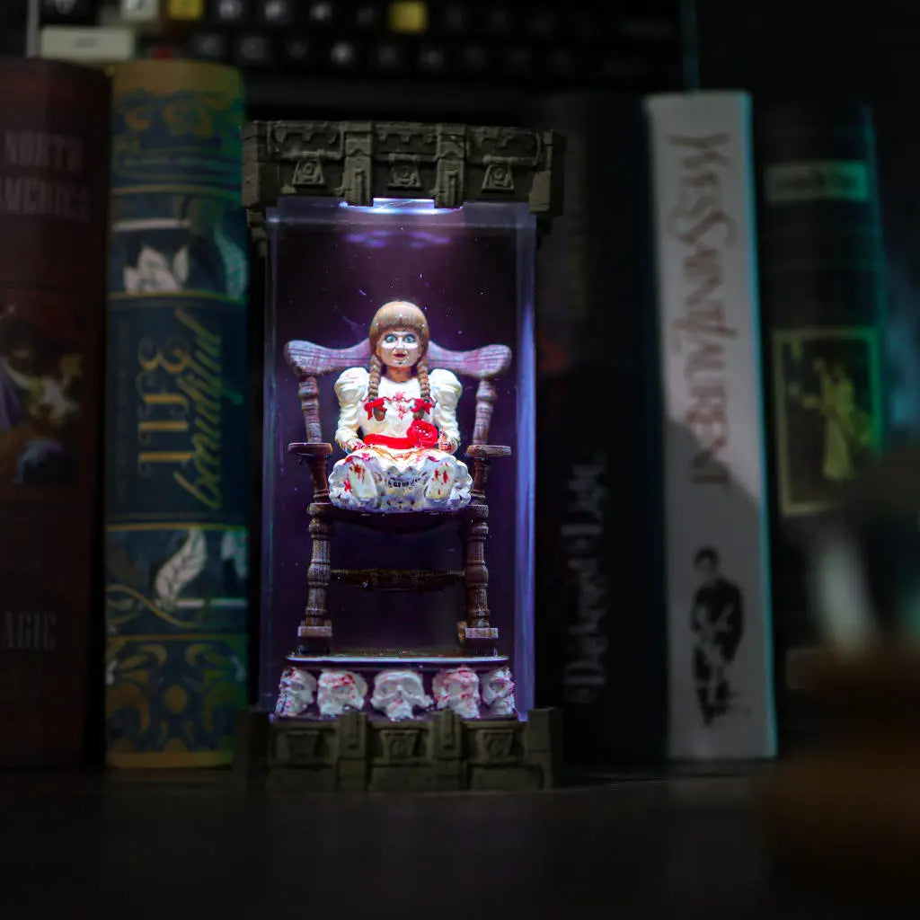 Annabelle Resin Lamp