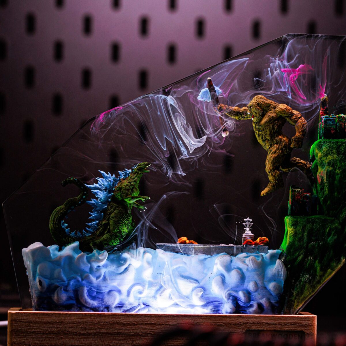 Godzilla x Kong Battle Resin Lamp: The New Empire Resin Lamp