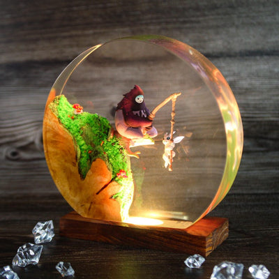 Shriek Resin Lamp