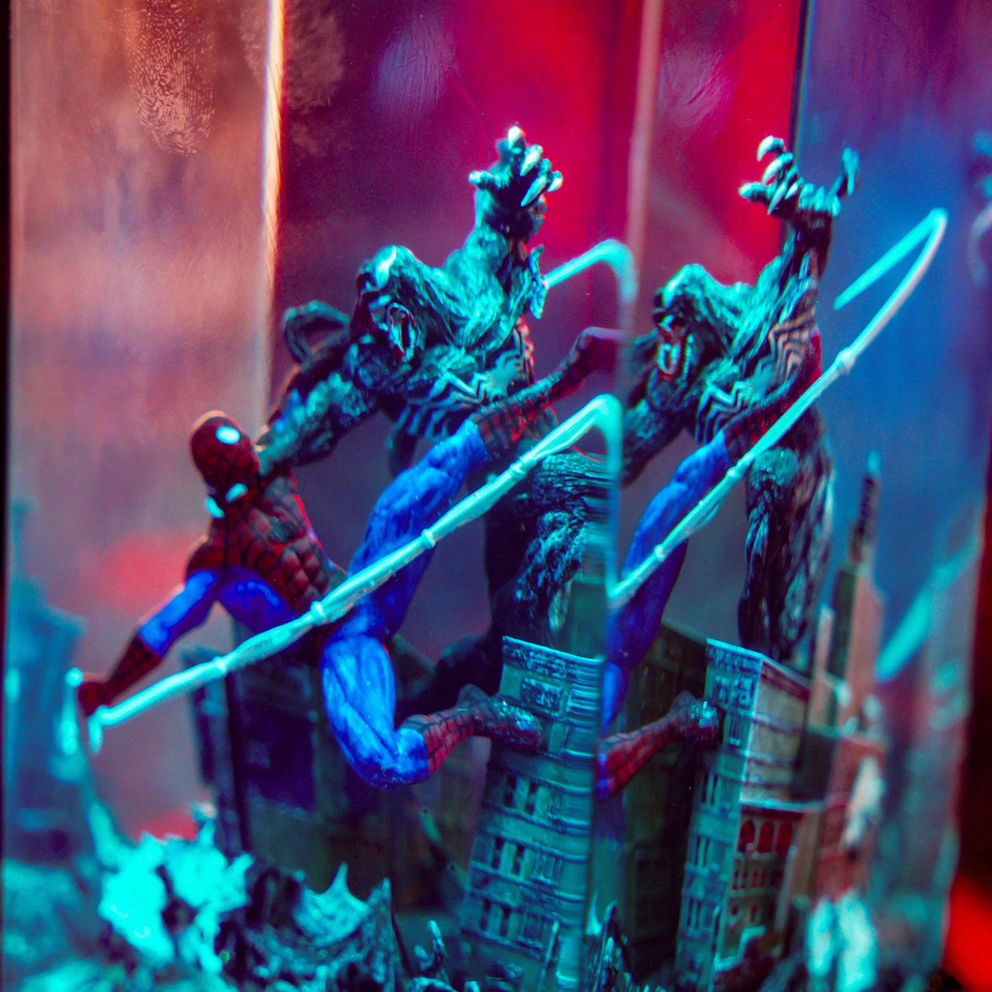 Spider-Man vs Venom Marvel Resin Lamp