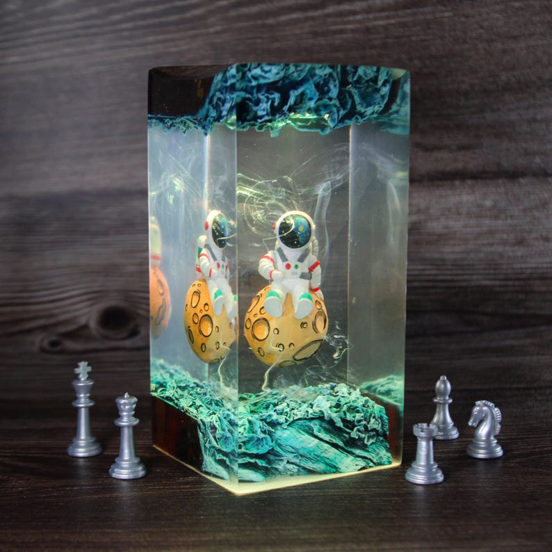 Astronaut Resin Lamp