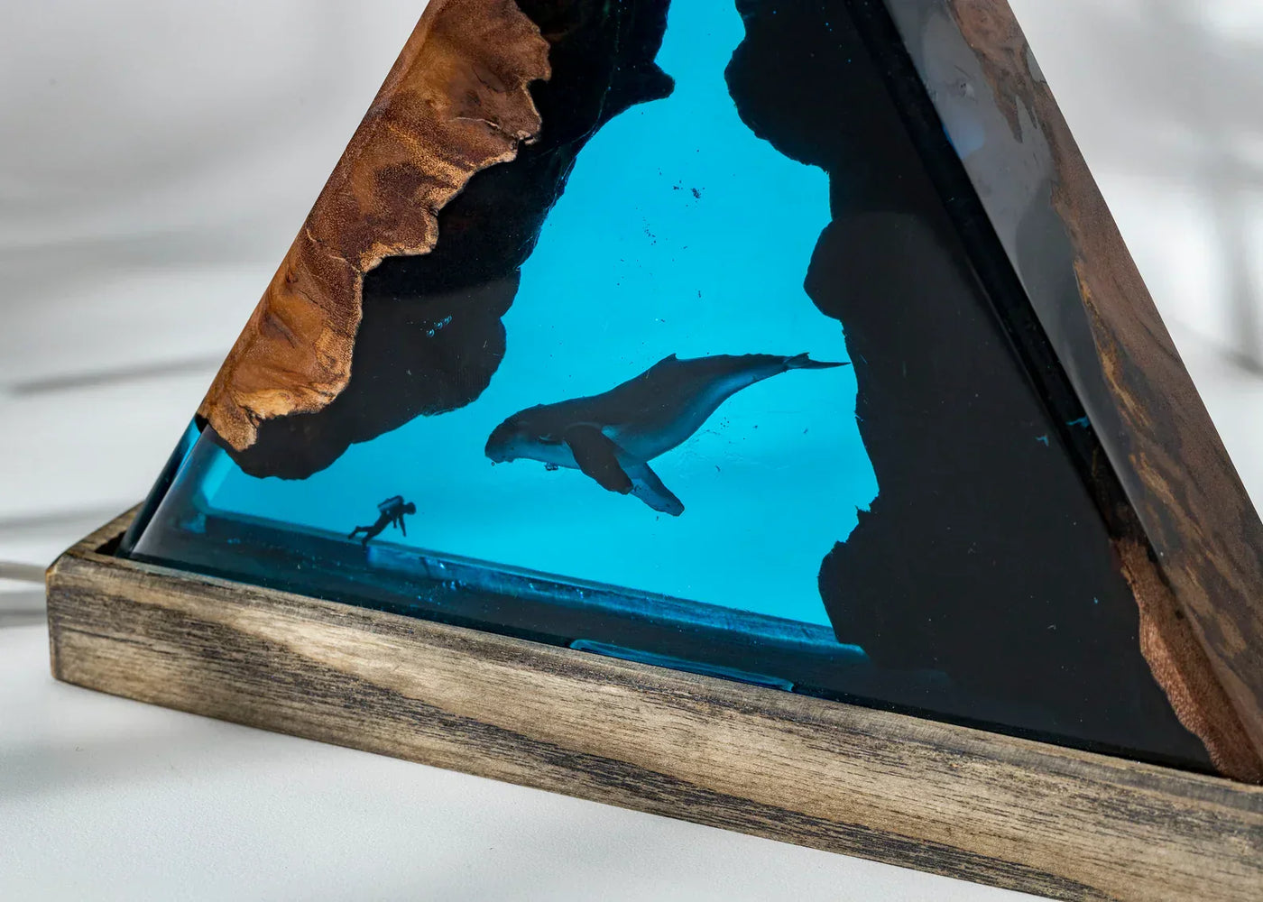 TRIANGLE DEEP SEA LAMP – EPOXY LAMP