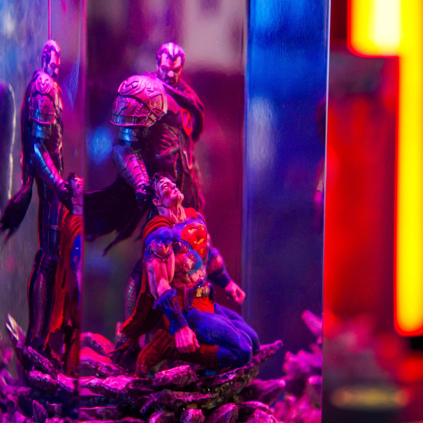 Fallen Superman vs Zod DC Resin Lamp