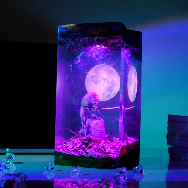 Fighting Wolf Resin Lamp