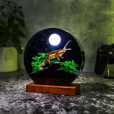 Circular Panther Resin Lamp