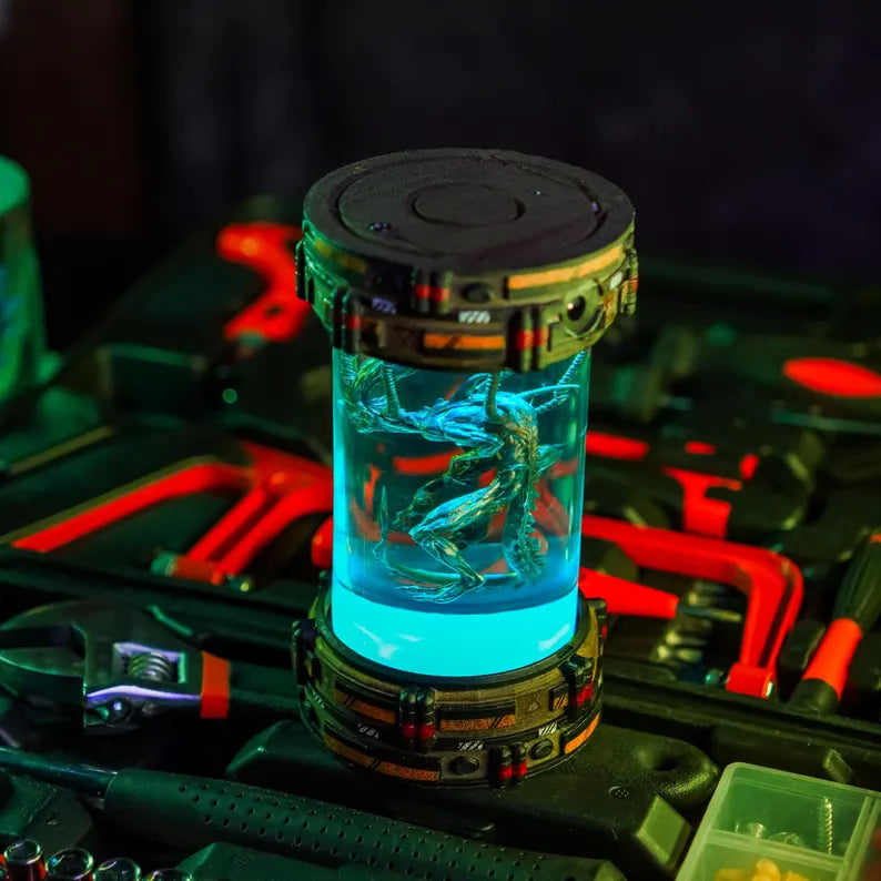 Queen Alien Resin Lamp