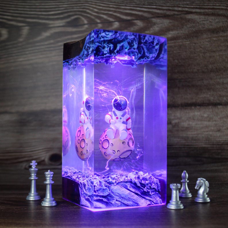 Astronaut Resin Lamp