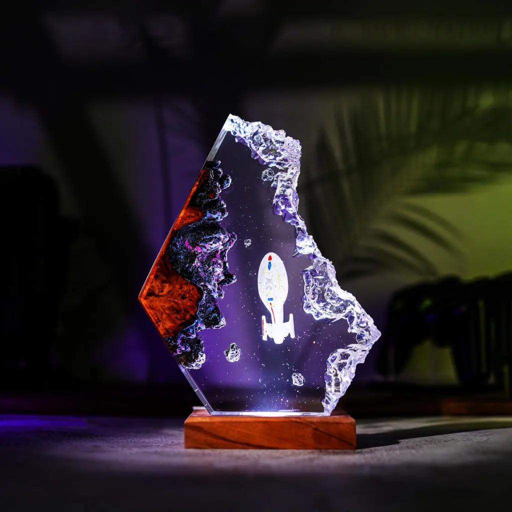 USS Voyager Star Trek Resin Lamp