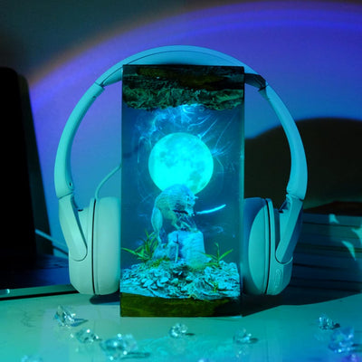 Fighting Wolf Resin Lamp
