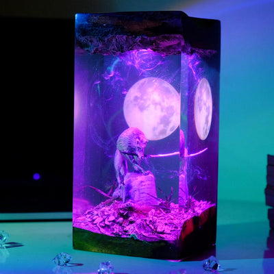 Fighting Wolf Resin Lamp