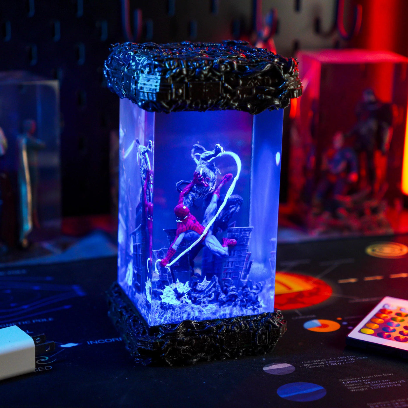 Spider-Man vs Venom Marvel Resin Lamp