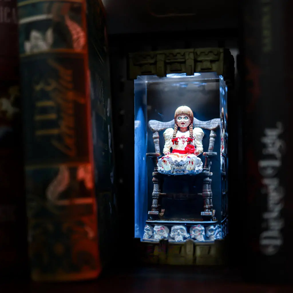 Annabelle Resin Lamp