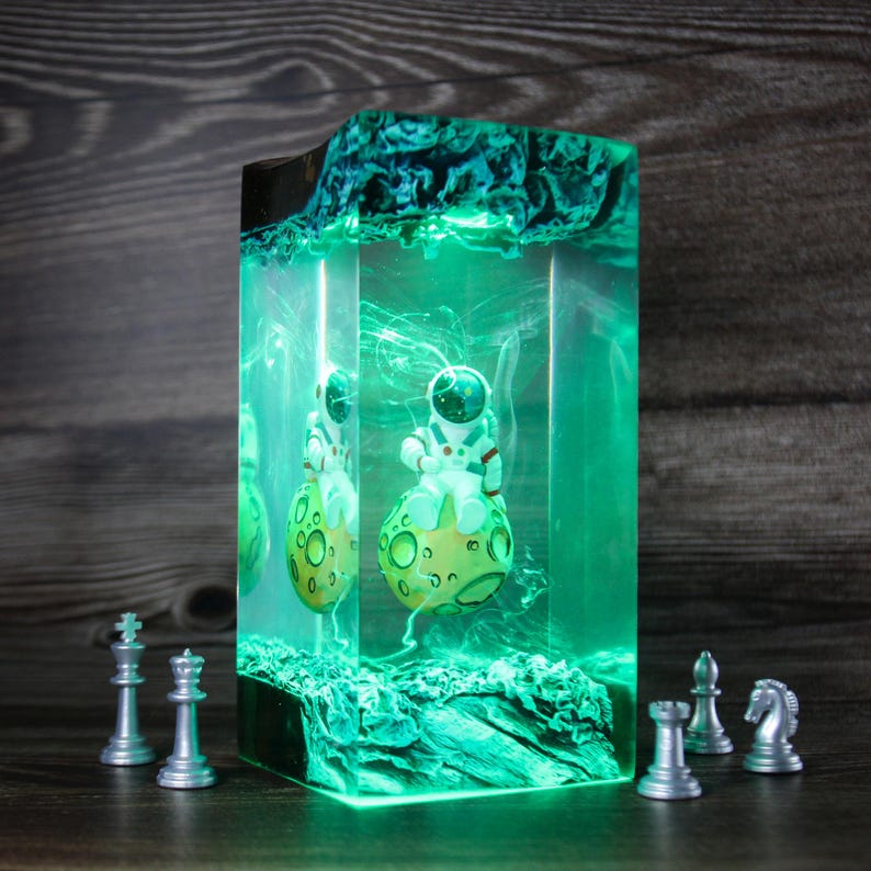 Astronaut Resin Lamp