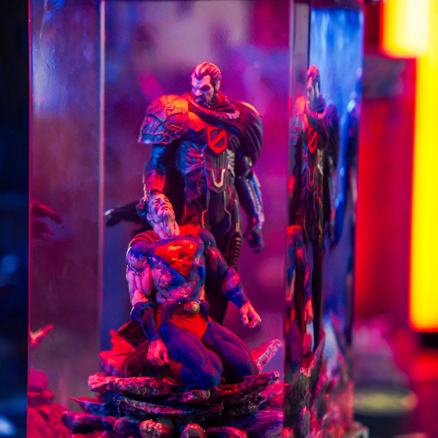 Fallen Superman vs Zod DC Resin Lamp