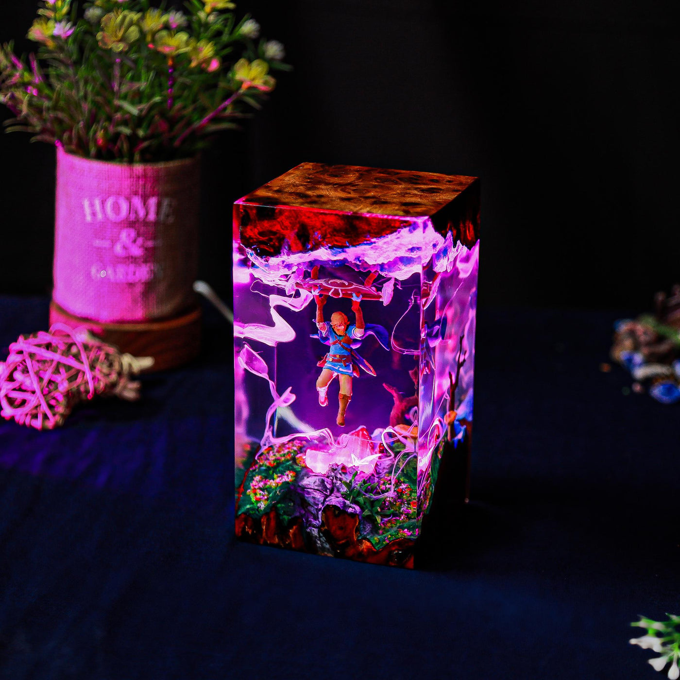 Link The Legend of Zelda Resin Lamp