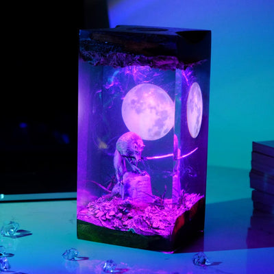 Fighting Wolf Resin Lamp