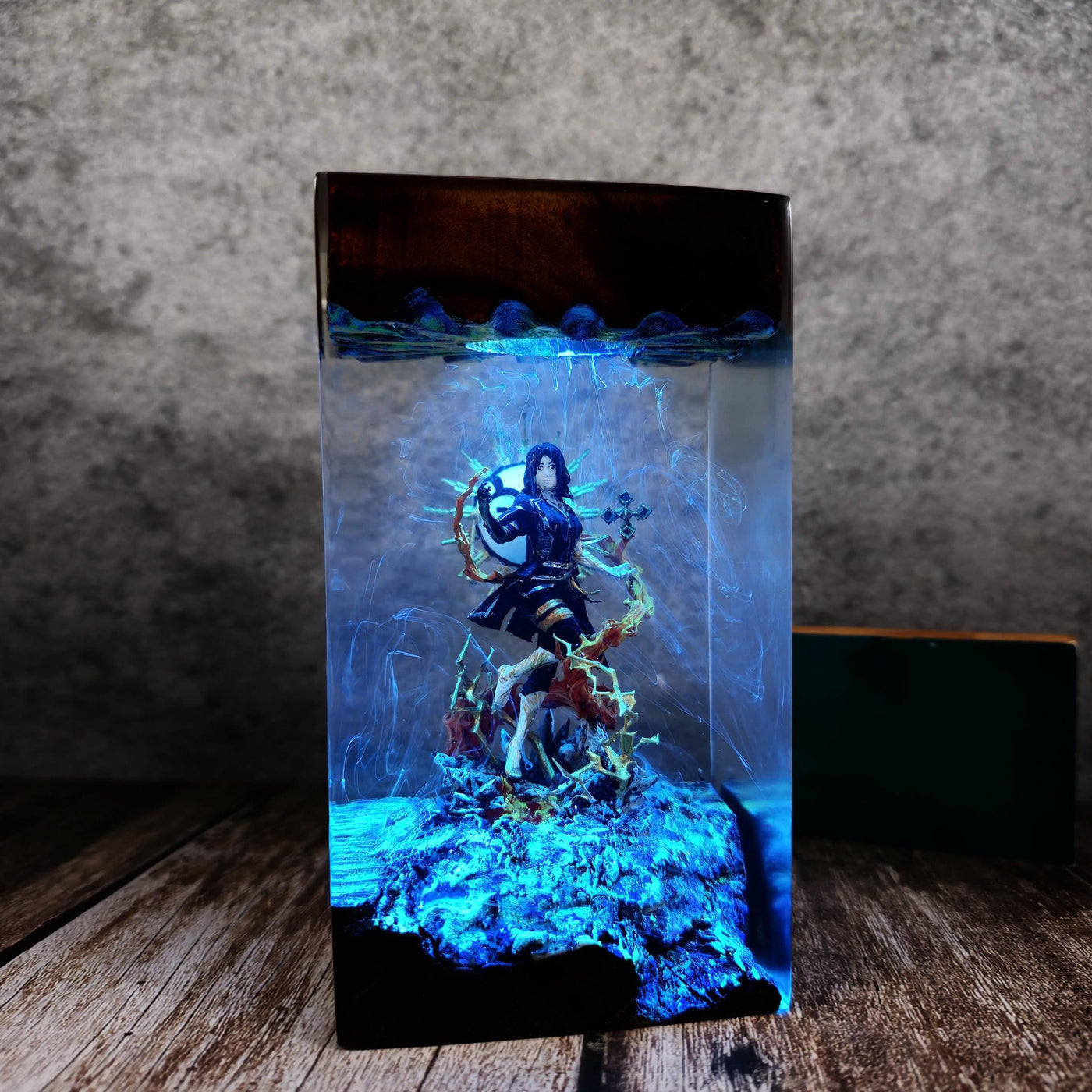 Lune Clair Obscur No 33 Resin Lamp